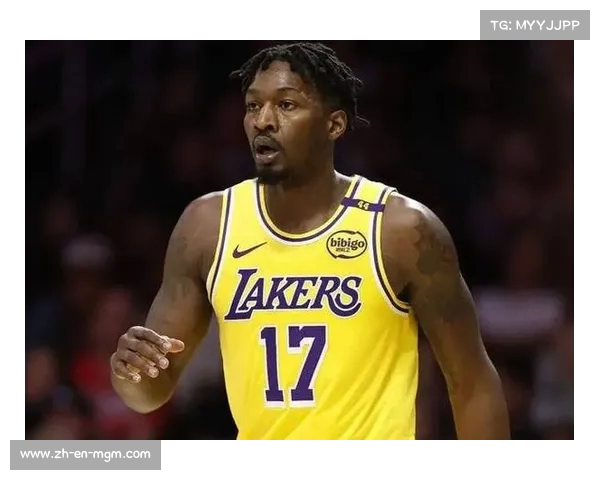 芬尼史密斯高效三分表现闪耀赛场连中两记引领球队攻势